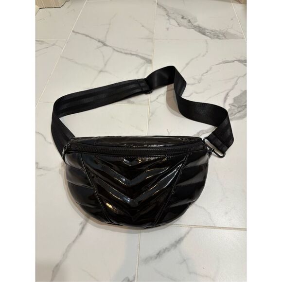 NWT Think Royln Little Runaway Crossbody - Picture 2 of 5